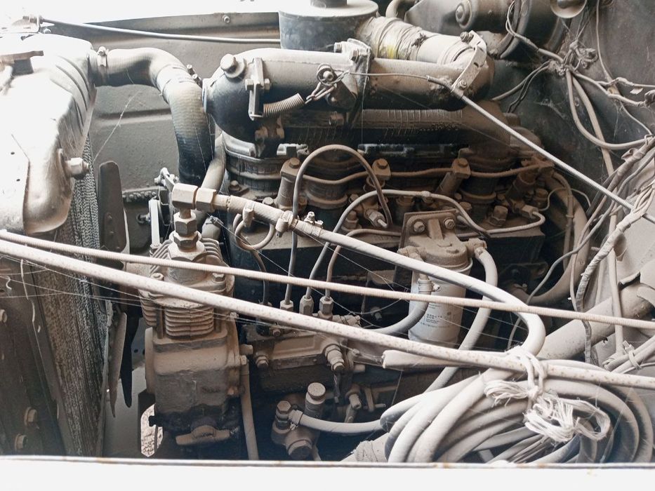 53 mashinasi sotiladi