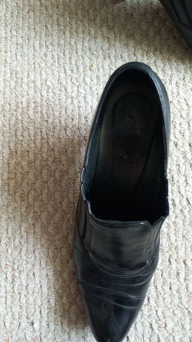 Продам осенние кожанные туфли