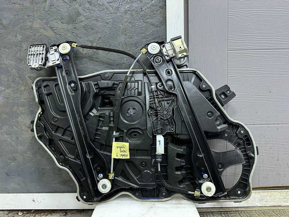 Регулатор на прозореца Tesla model Y