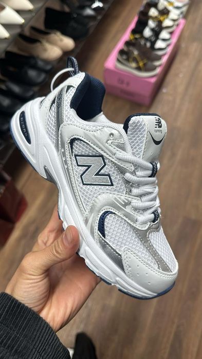 Новые  кроссовки