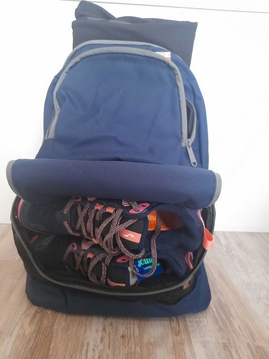 Чантичка за кръст и раница с джоб за маратонки