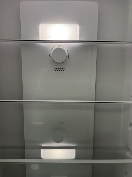 Хладилник и фризер за вграждане Bosch.