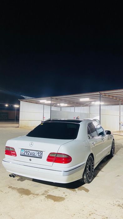 Mercedes Benz E320