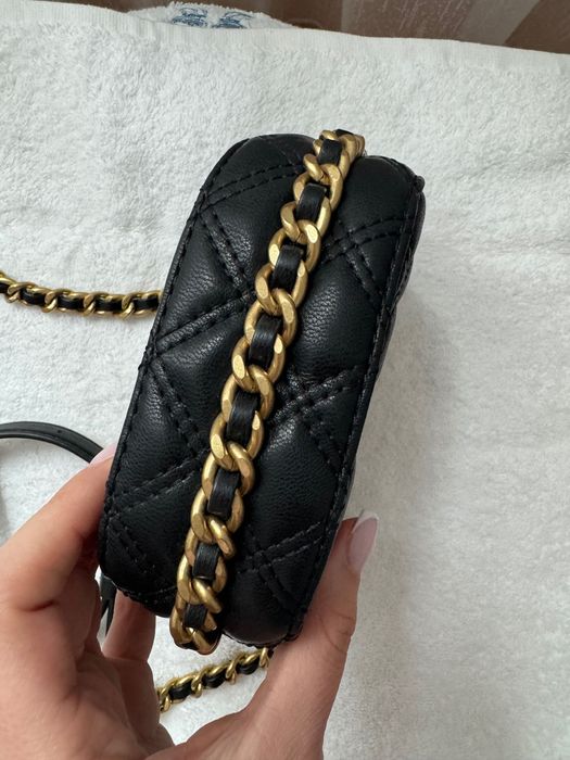 Малка чантичка Guess
