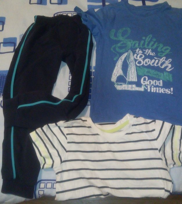 Продавам детски дрехи