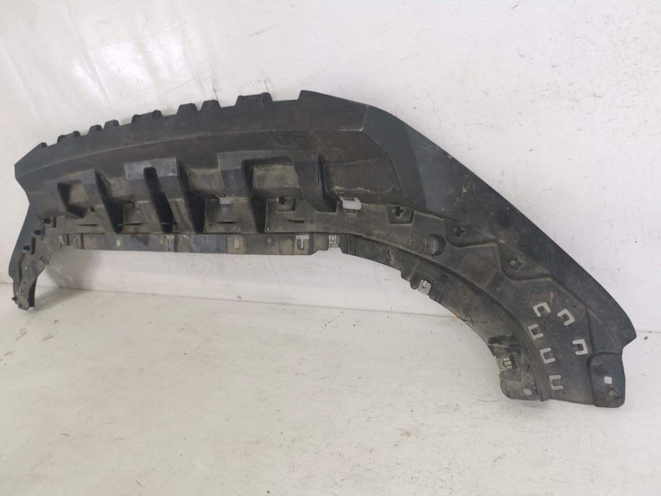 Ауди Q8 / Audi Q8 Original предпазен щит за предна броня в добро състо