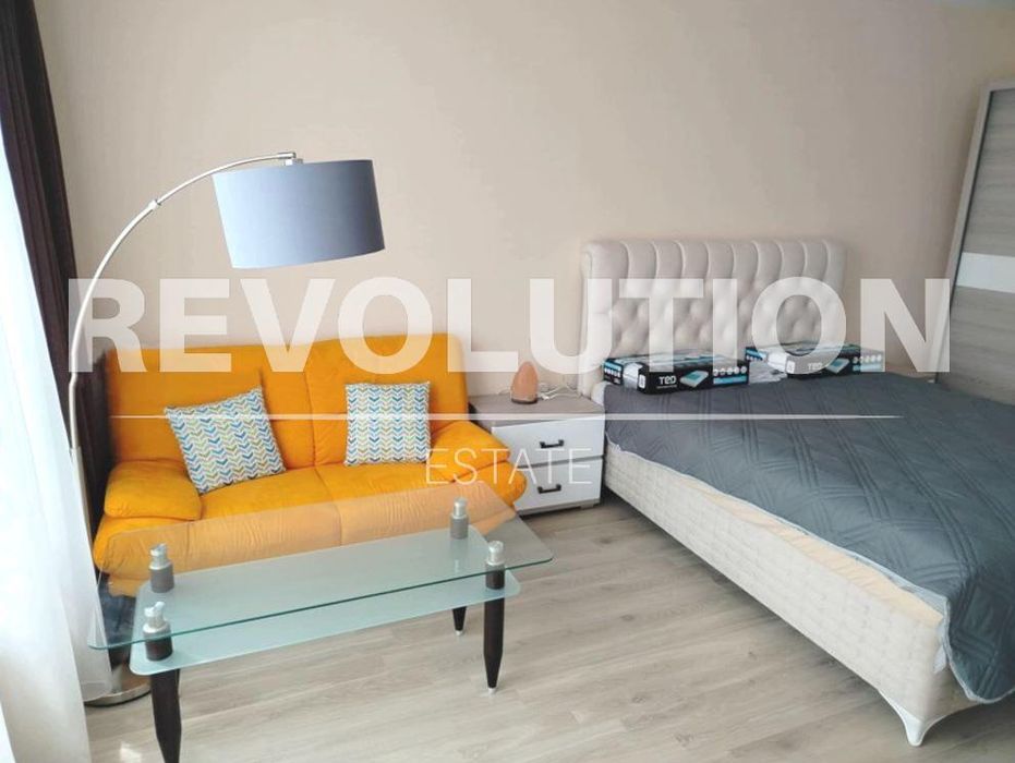 Дава се под наем Тристаен апартамент в Варна, Младост 1 - 100 кв.м за 800 € - Снимка #1