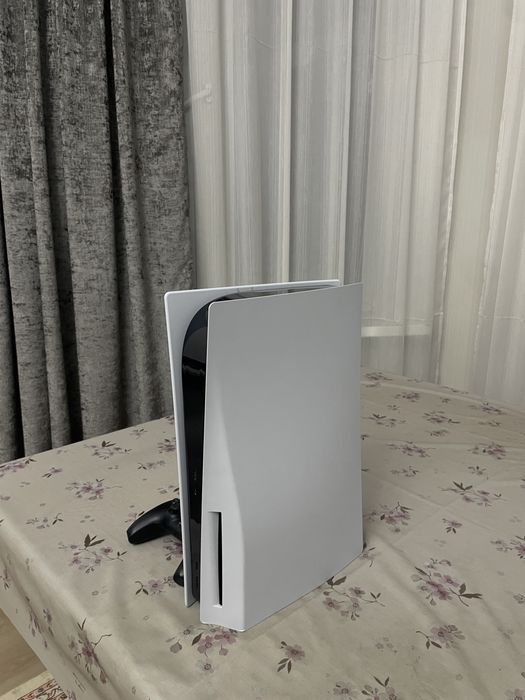 Продам PS5 с 2 джойстиками