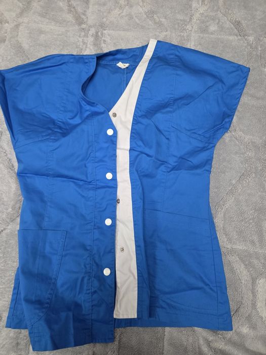 Bluze medicale aproape noi