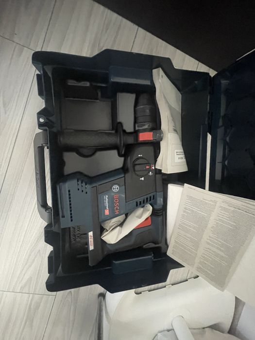 Rotopercutor bosch cu acumulator