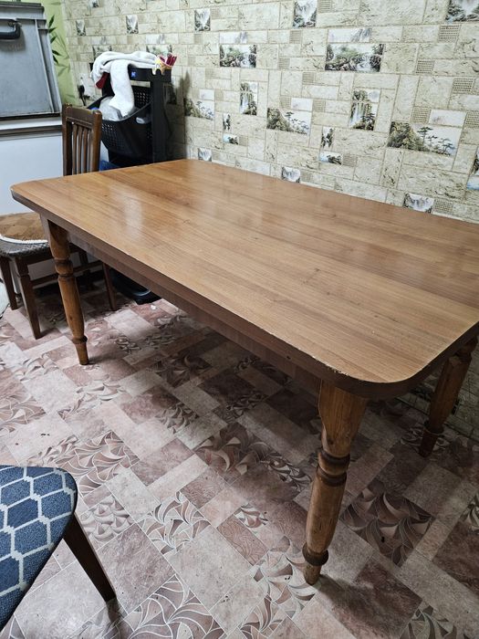 Стол для кухни, или в зал