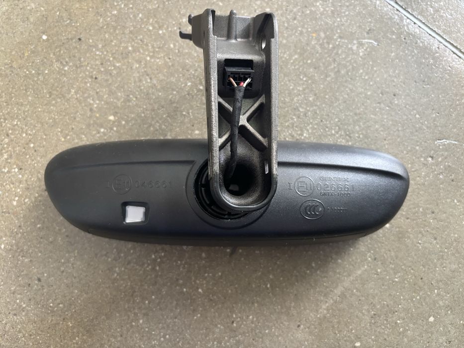 Конзола и огледало за обратно виждане BMW i3