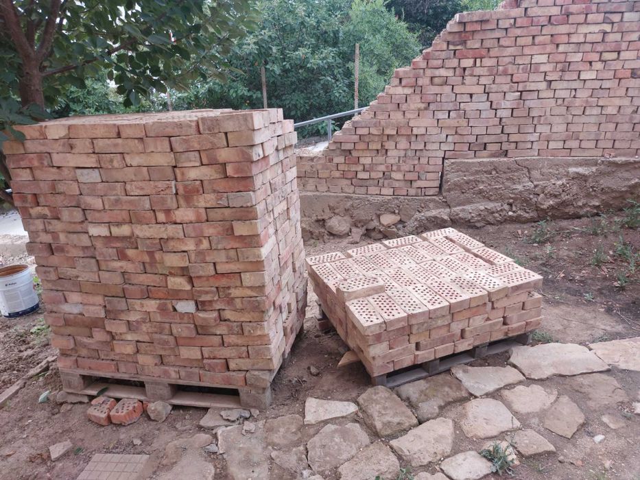 Здрави печени тухли,за фугирана и друга зидария.