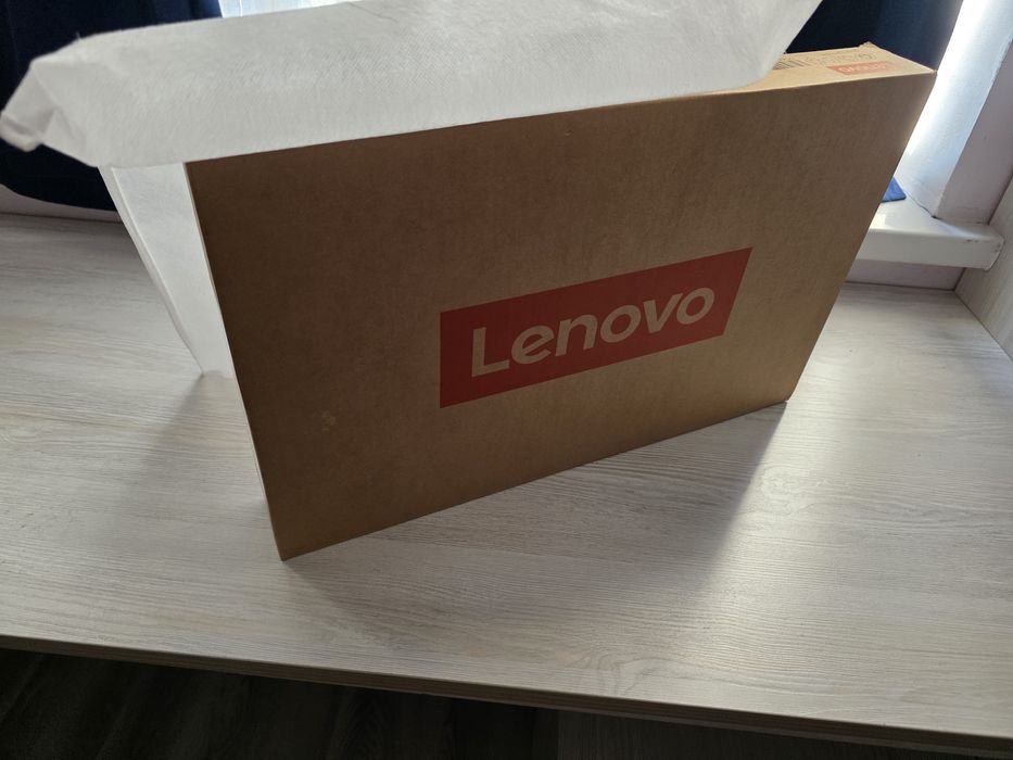 Lenova noutbuk Sotiladi. Deyarli yangi. Karobka-dokument bor!