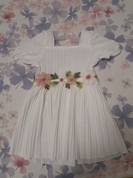 Лот от рокли за момиче