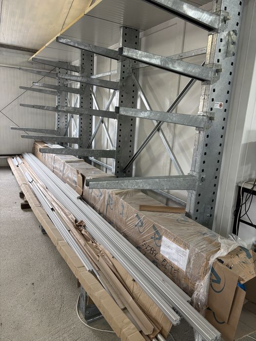 Rafturi zincate cantilever