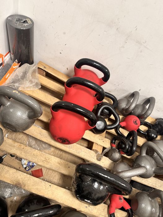 Kettlebell fier de la 4 kg la 32 kg 15 ron kg, negociabil la mai multe