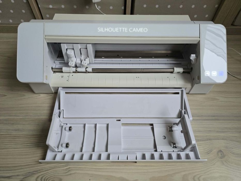 Режещ плотер Silhouette Cameo 4