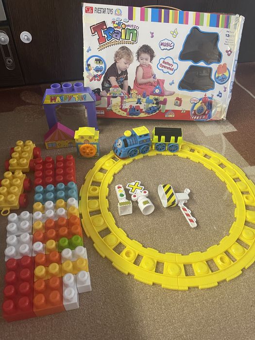 Кола за бутане/ каране, пързалка, играчки лот, писта с колички