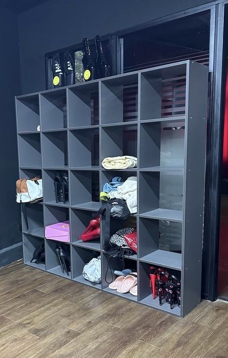 стеллаж с полками