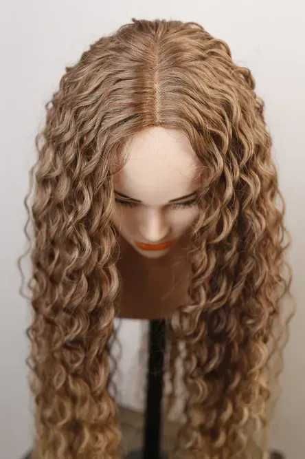 Омбре къдрици 80 см - кафява перука с реалистичен път 13x4x1