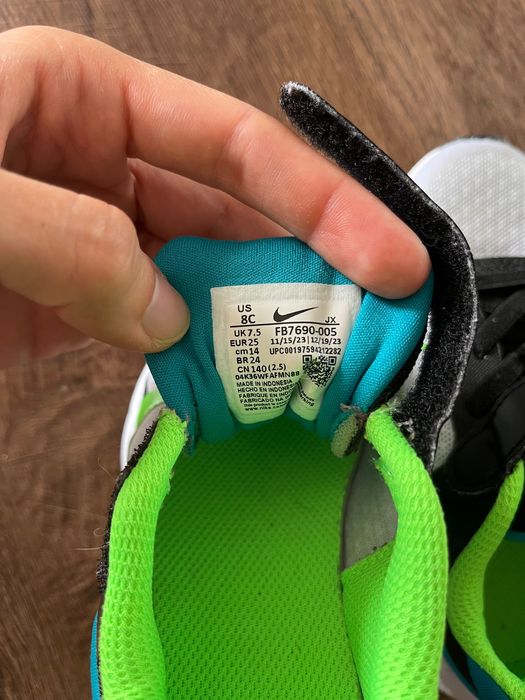 маратонки Nike 25