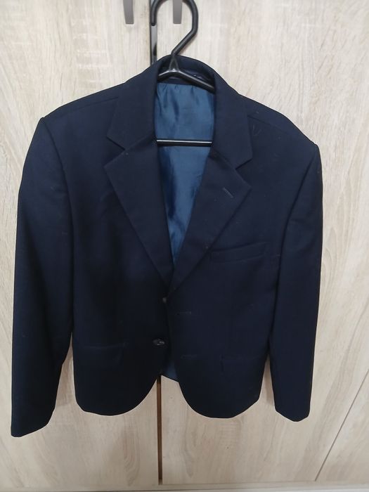 Продам школьный пиджак на мальчика в отличном состоянии.  Размер 32.