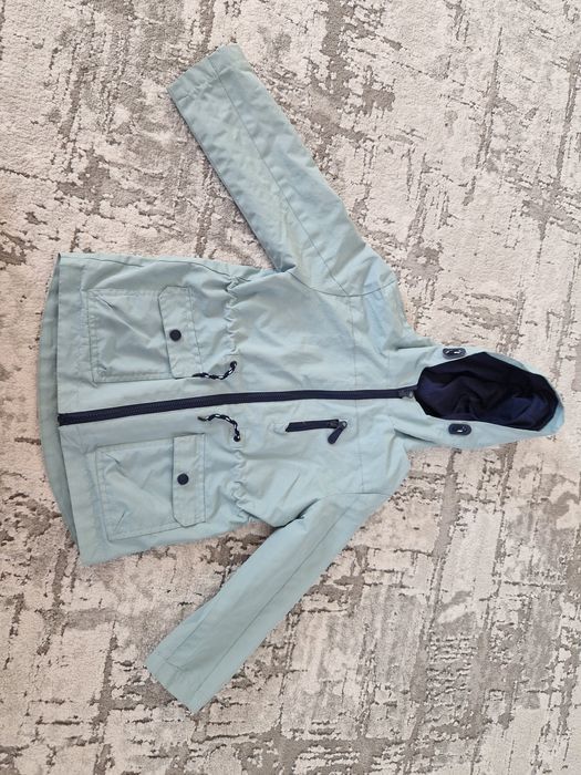 Geaca impermeabila primăvara