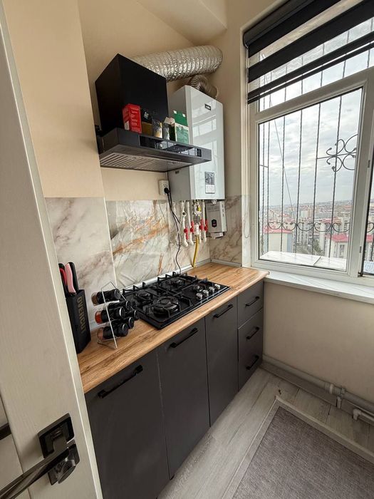 Sotiladi srochni 2 xona BM group