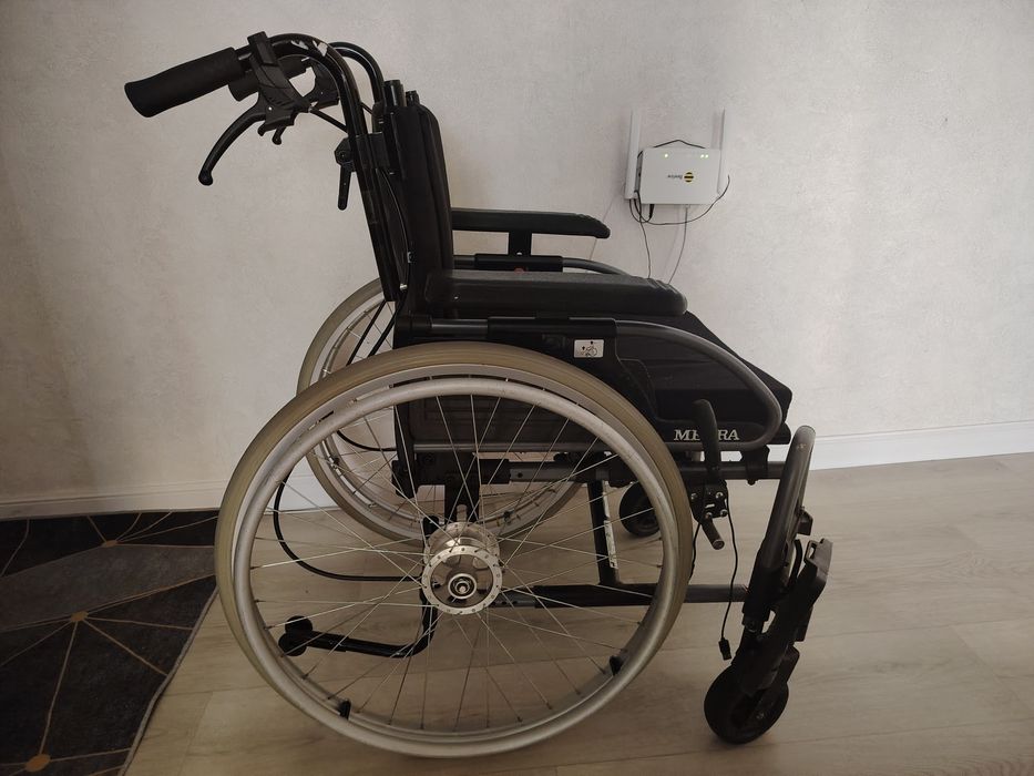 Продам инвалидную коляску