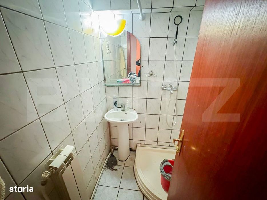 Apartament cu 4 camere, decomandat, zona Decebal