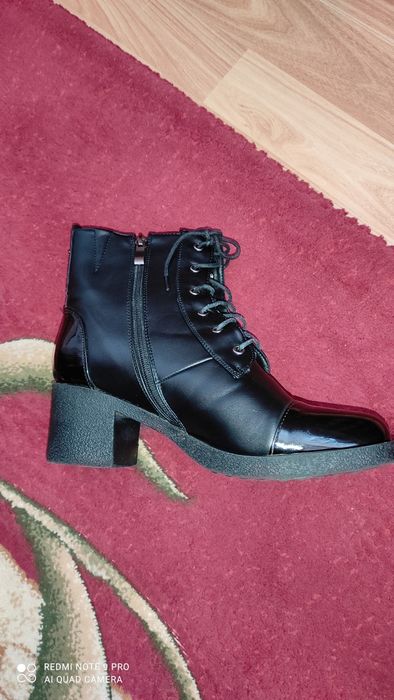 Женские ботинки.