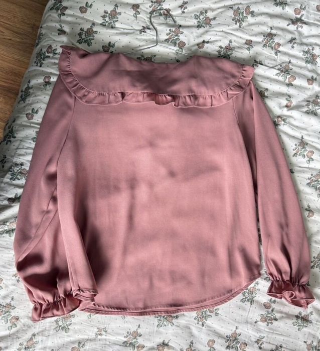 Женская блузка с рюшами