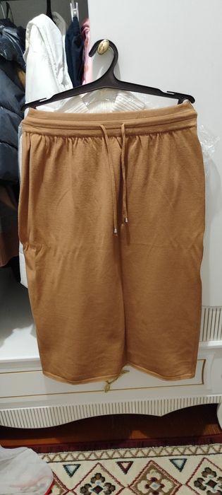 Киімдер сатылады