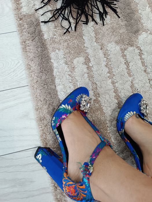 Sandale elegante cu toc