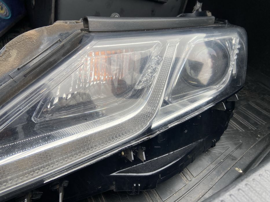 Фара Камри 70 оригинал