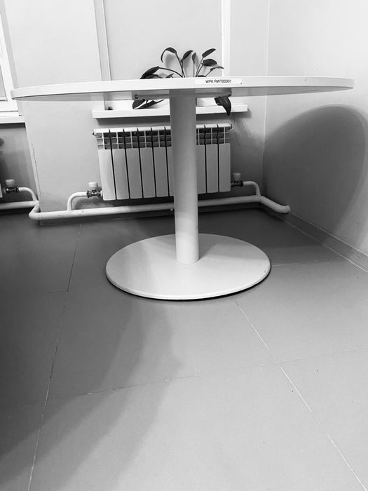 Срочно Стол для гостей