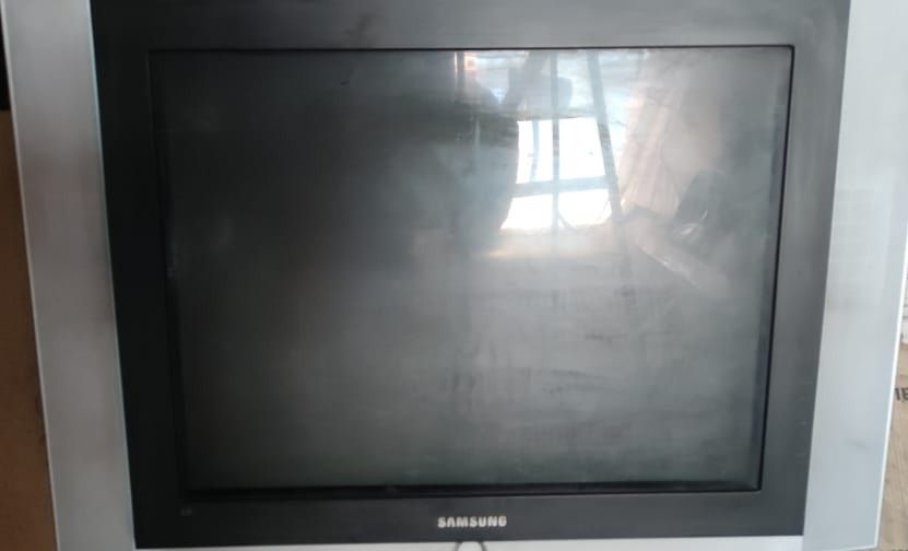 Телевизор Samsung  диагональ 72 см