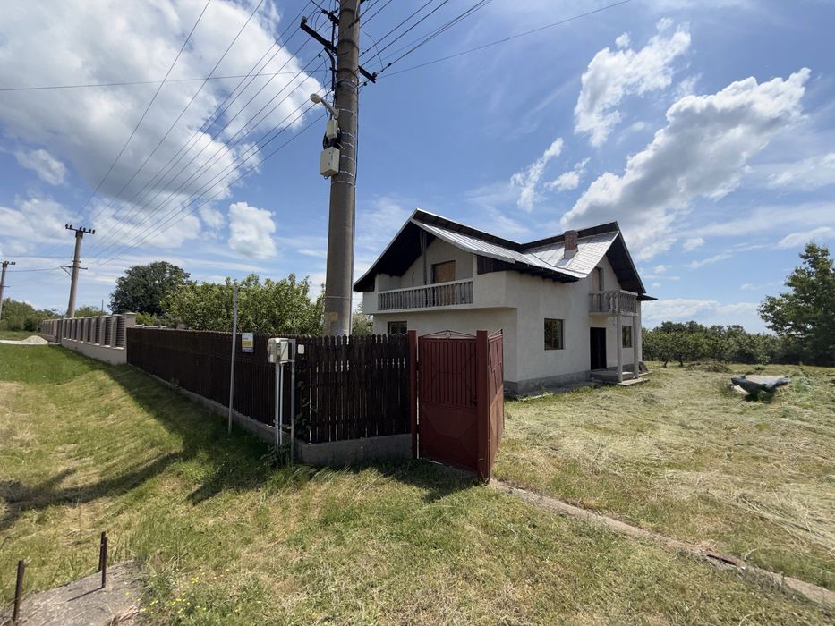 Casa si teren de vanzare