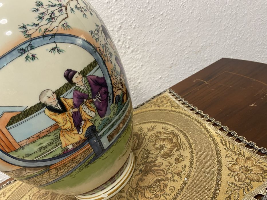 Голяма китайска ваза от костен порцелан