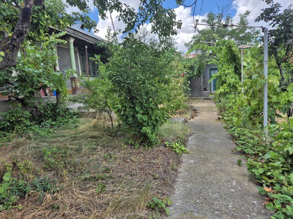 Casa cu teren intravilan - 6.048 mp , Vârlezi, jud. Galați