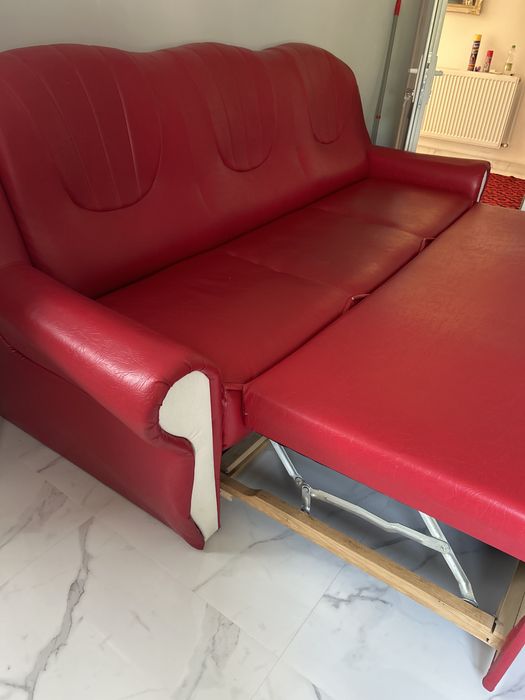 Canapea 3 locuri din piele ecologică – stare bună