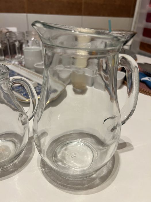 Carafe din sticlǎ