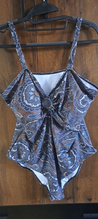 Цял бански купен от Тему