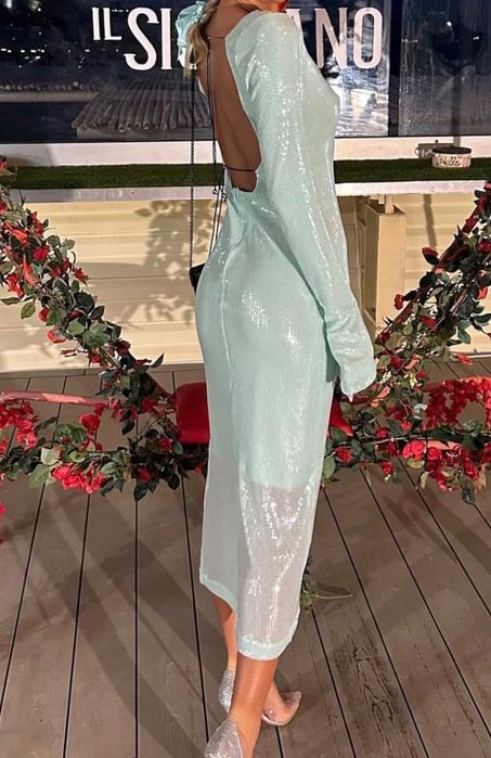 Eesome пайетена рокля в два цвята- синя и бежова