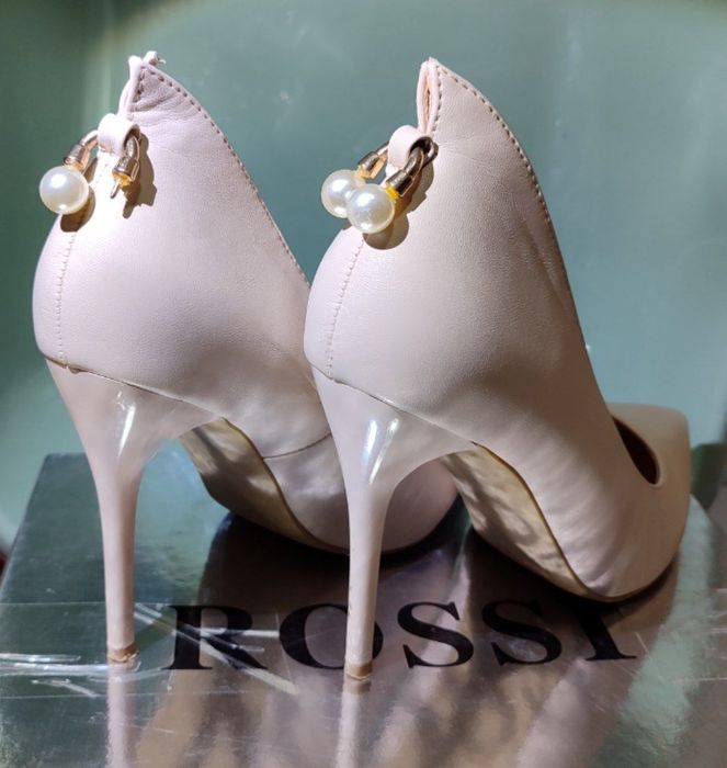 Туфли-лодочка на шпильке