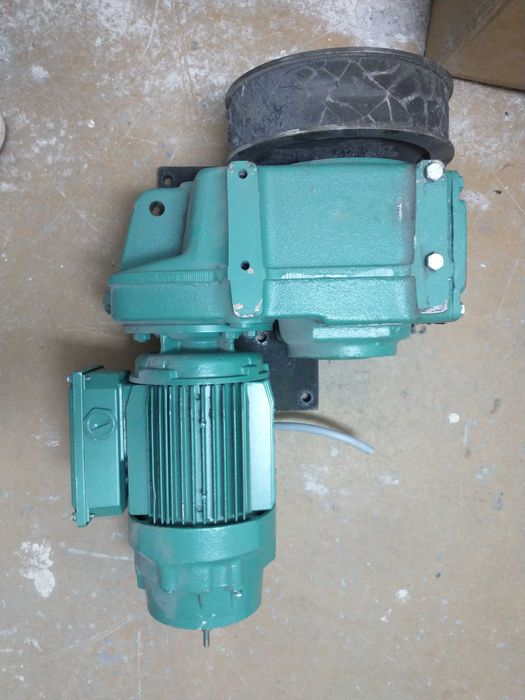 Редуктори с мотори