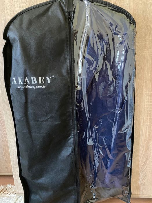 Мъжки костюми в тъмно син