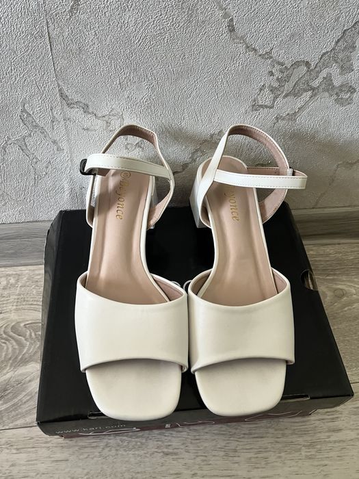 Продам босаножки