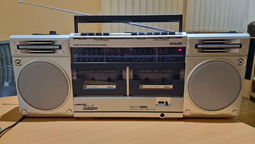 Радио касетофон Philips